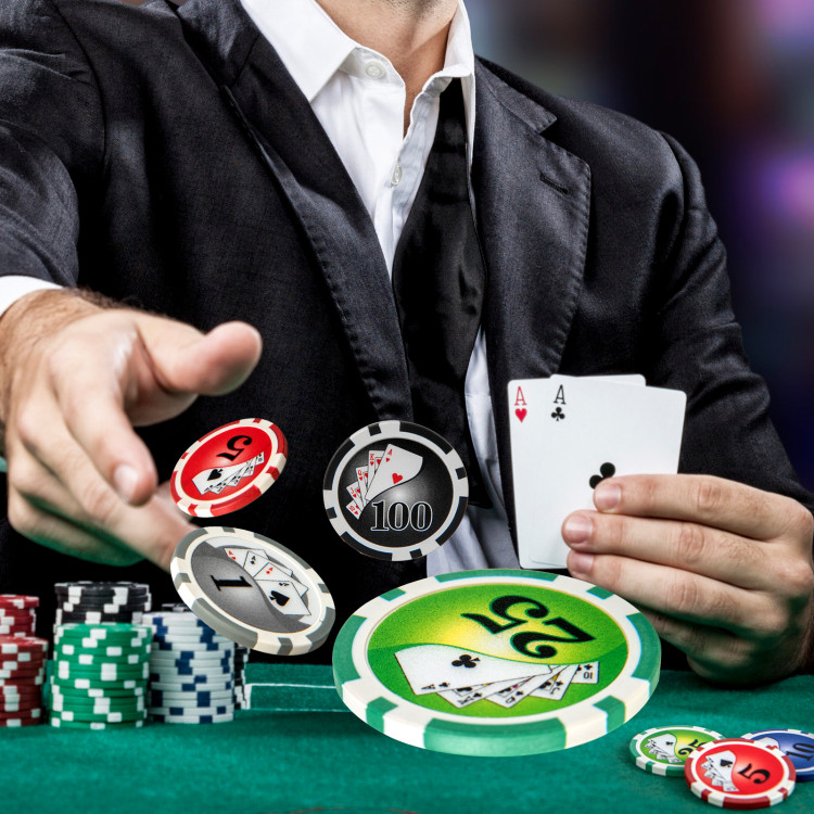 Texas_Holdem_Poker_Chip_Set_with_300_Pieces_Chips_Black-1.jpg