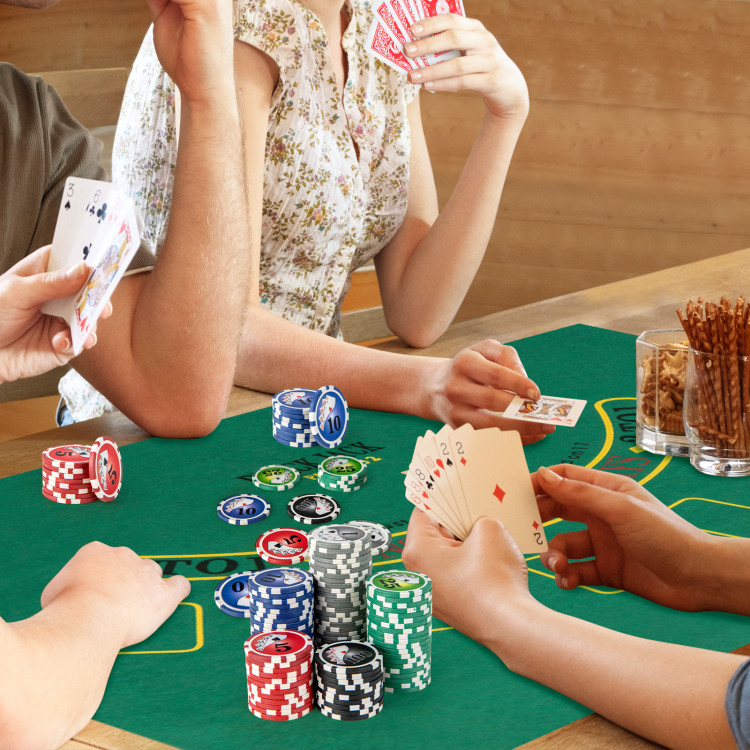 Texas_Holdem_Poker_Chip_Set_with_300_Pieces_Chips_Black-2.jpg